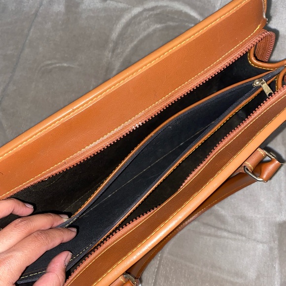 Vintage Carina International Waterproof Leather - Picture 5 of 7